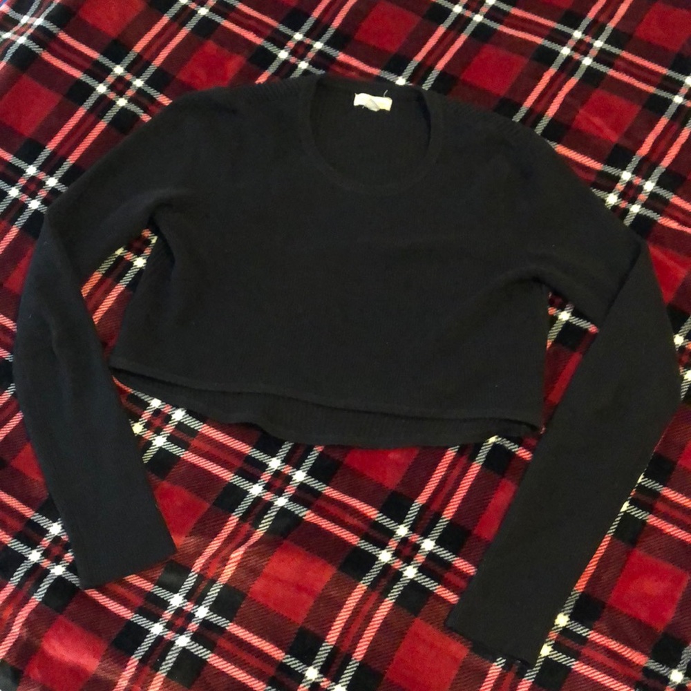 Crop black sweater